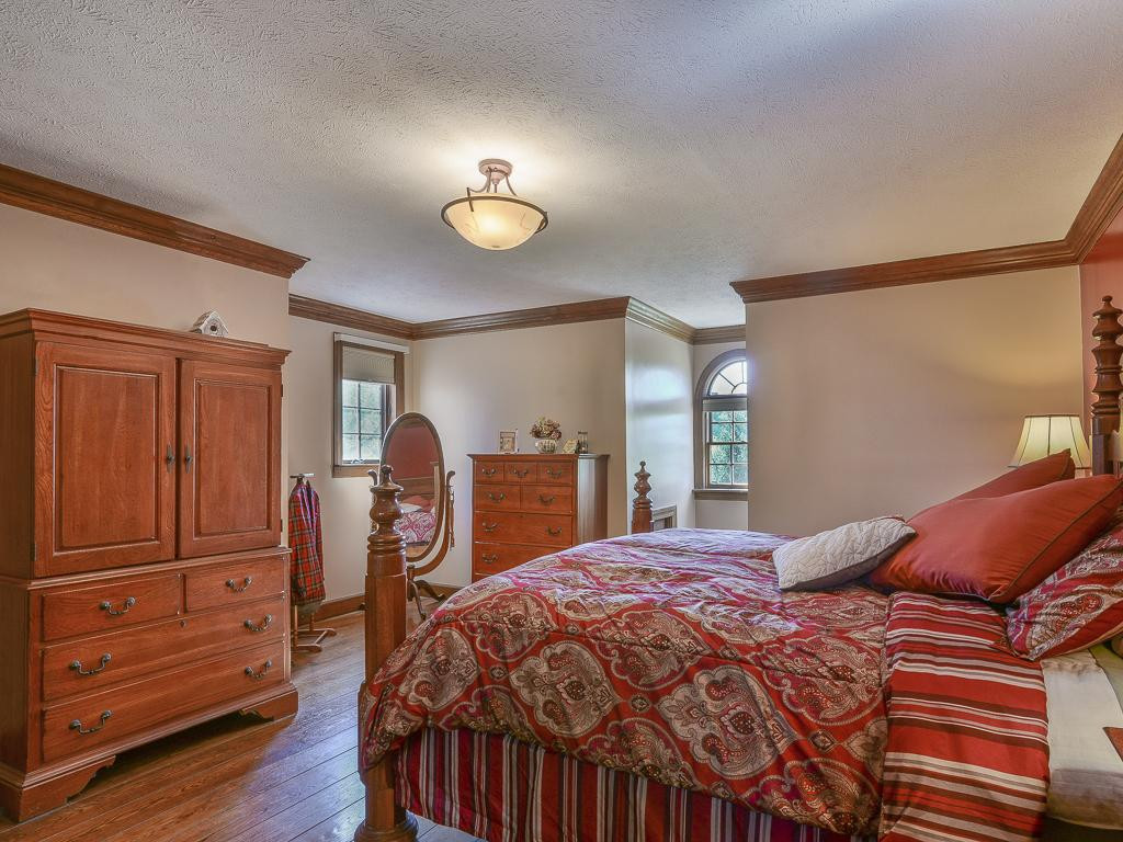 133 Millwood Road Bristol, TN 37620 - Photo 22 of 36 another view of master