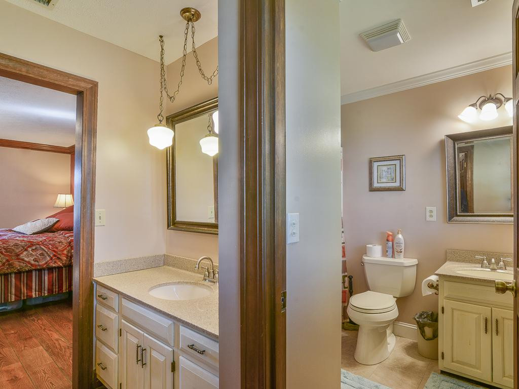 133 Millwood Road Bristol, TN 37620 - Photo 23 of 36 master bath