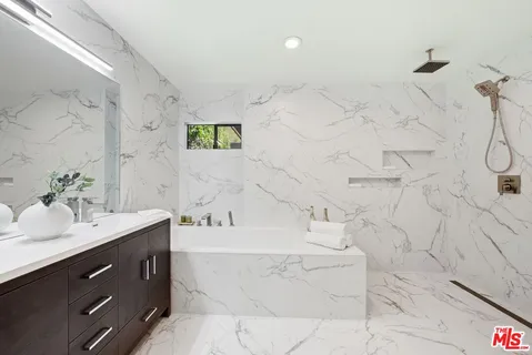 $2,995,000 | 3629 Corinth Avenue, Los Angeles, CA 90066