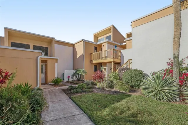 $199,900 | 1051 South Highland Street, Unit 3B, Mount Dora, FL 32757