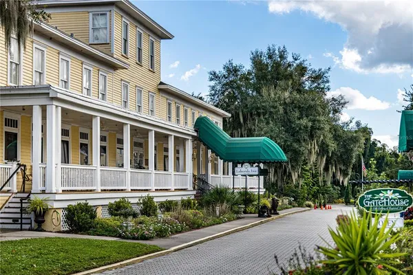 $197,900 | 1051 South Highland Street, Unit 3B, Mount Dora, FL 32757