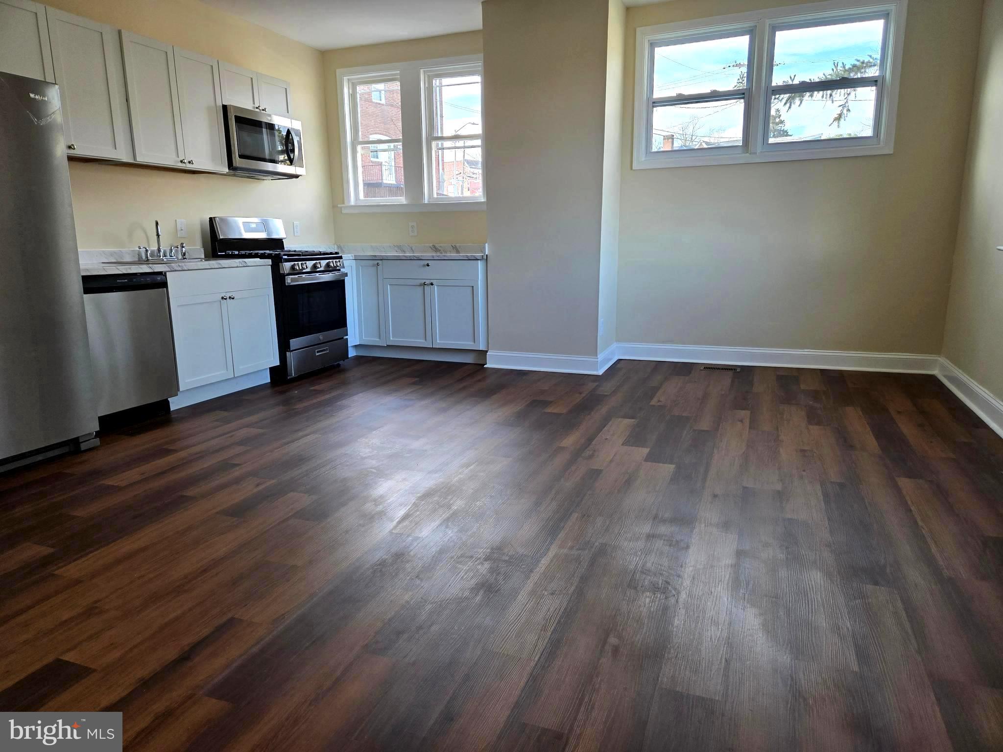 Kitchen & Dining