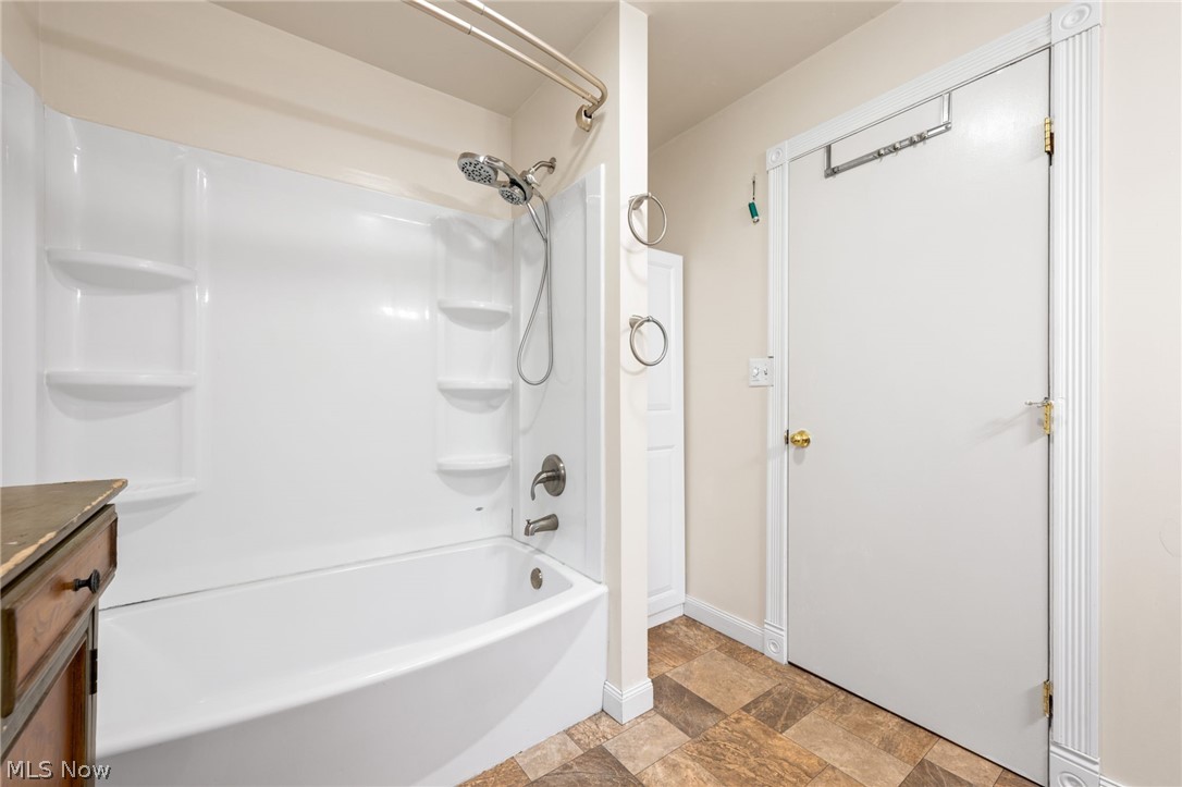6235 Hathaway Road Cleveland, OH 44125 - Photo 17 of 43 First floor full bath