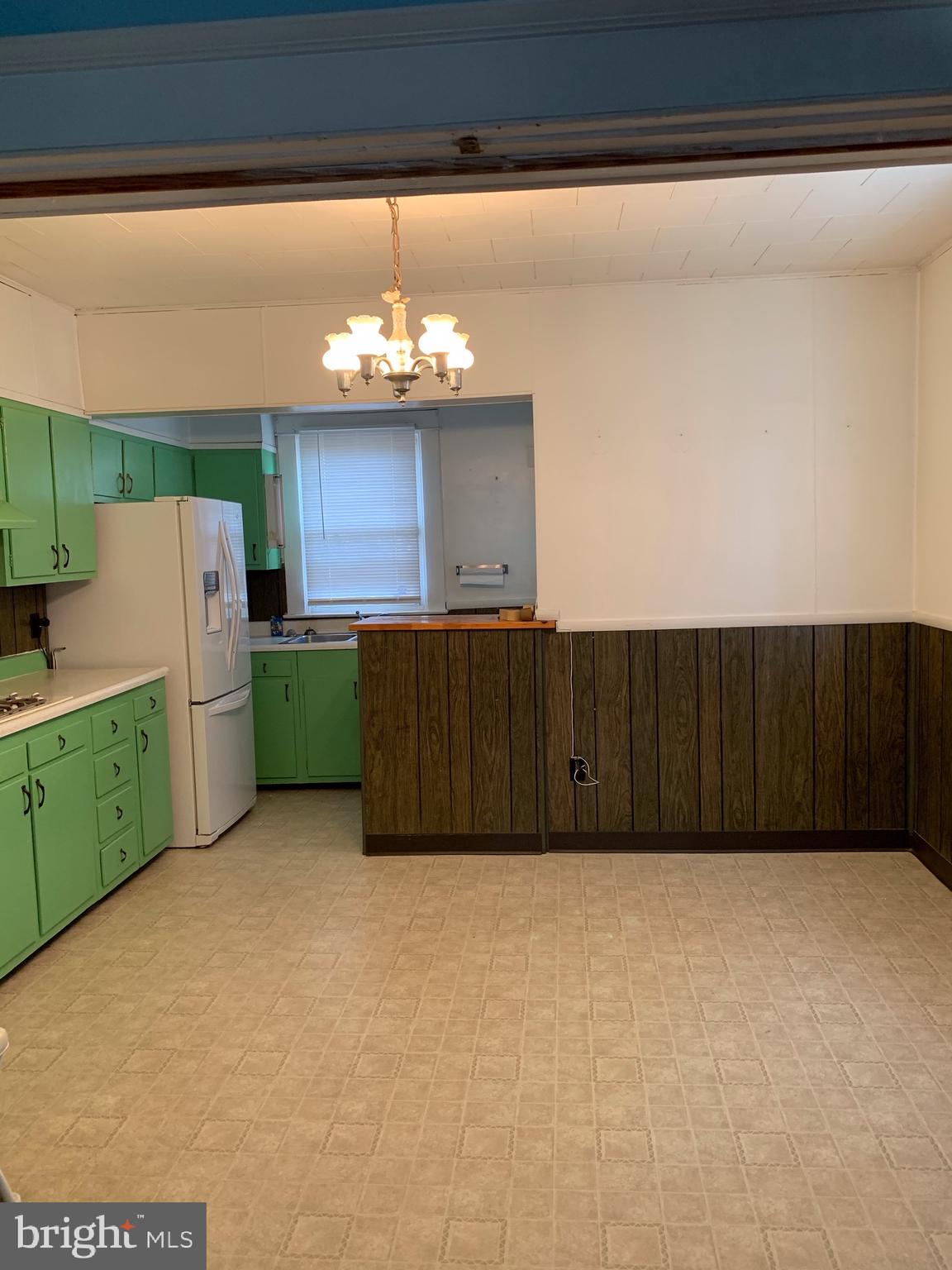 418 Walcott Road Baltimore, MD 21206 - Photo 13 of 30 Kitchen Table Space
