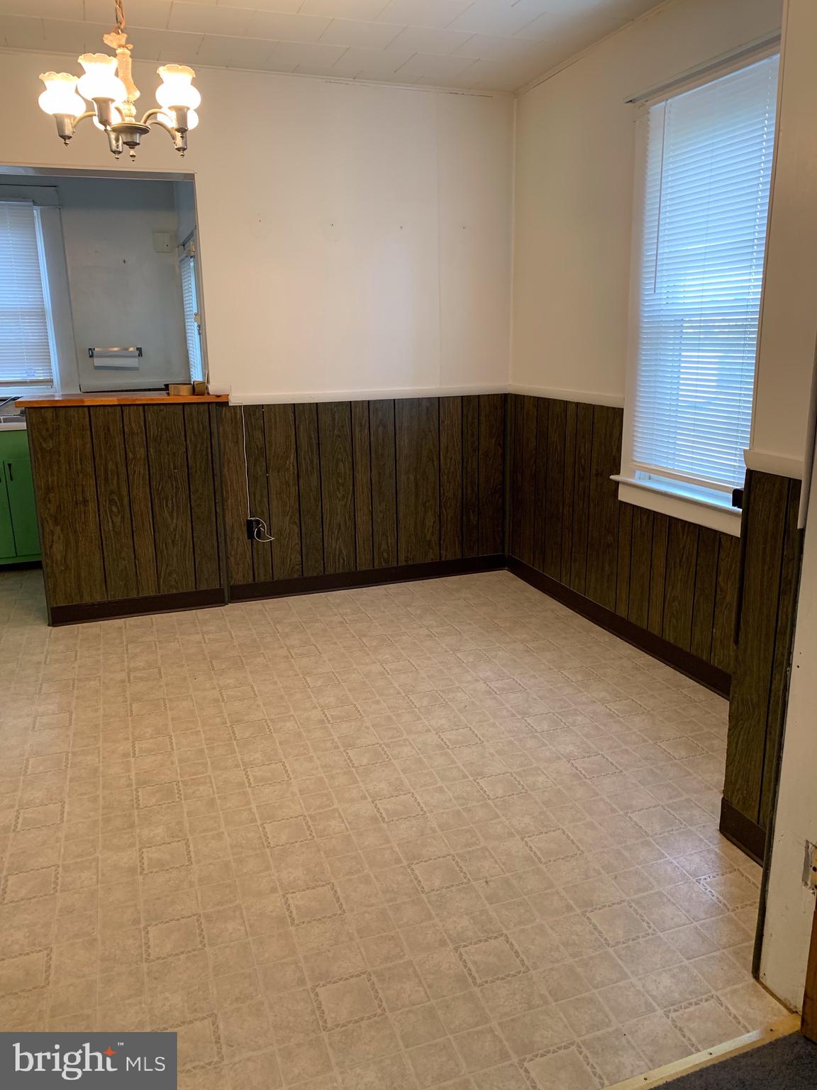 418 Walcott Road Baltimore, MD 21206 - Photo 15 of 30 Kitchen Table Space