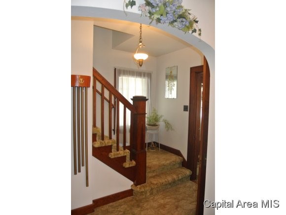 1712 Mound Road Jacksonville, IL 62650 - Photo 3 of 15 Gallery Image 3
