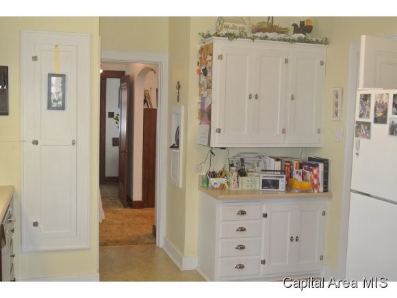 1712 Mound Road Jacksonville, IL 62650 - Photo 5 of 15 Gallery Image 5