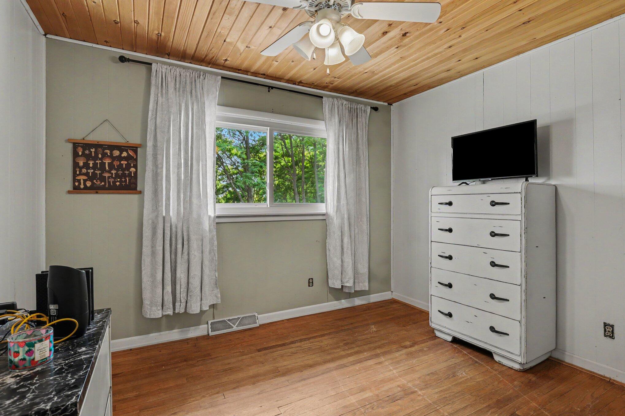 315 West Tuttle Road Ionia, MI 48846 - Photo 9 of 16 010_file_7923