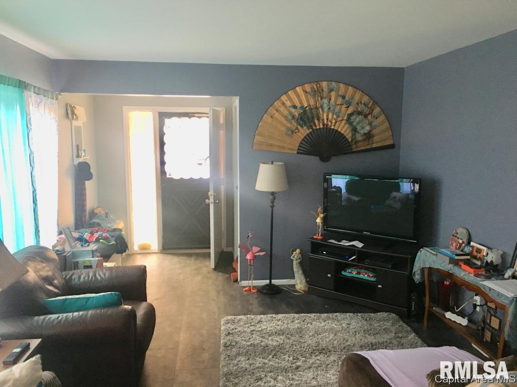 13 Oakbend Court Springfield, IL 62704 - Photo 2 of 9 Gallery Image 2