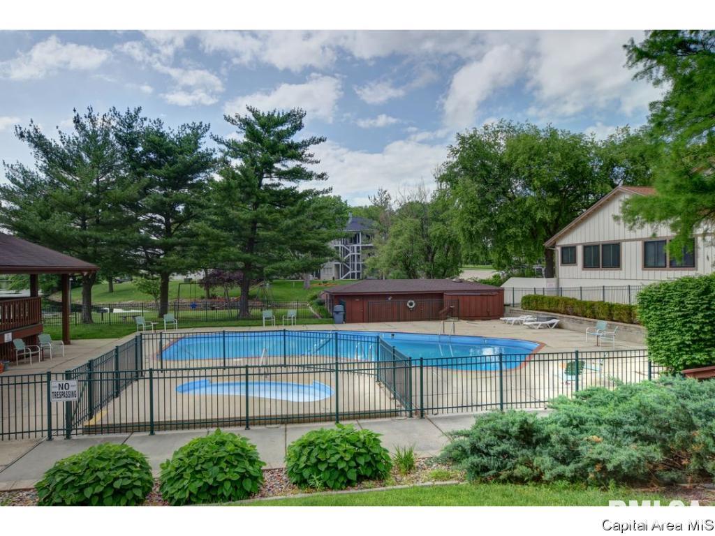 13 Oakbend Court Springfield, IL 62704 - Photo 7 of 9 Gallery Image 7