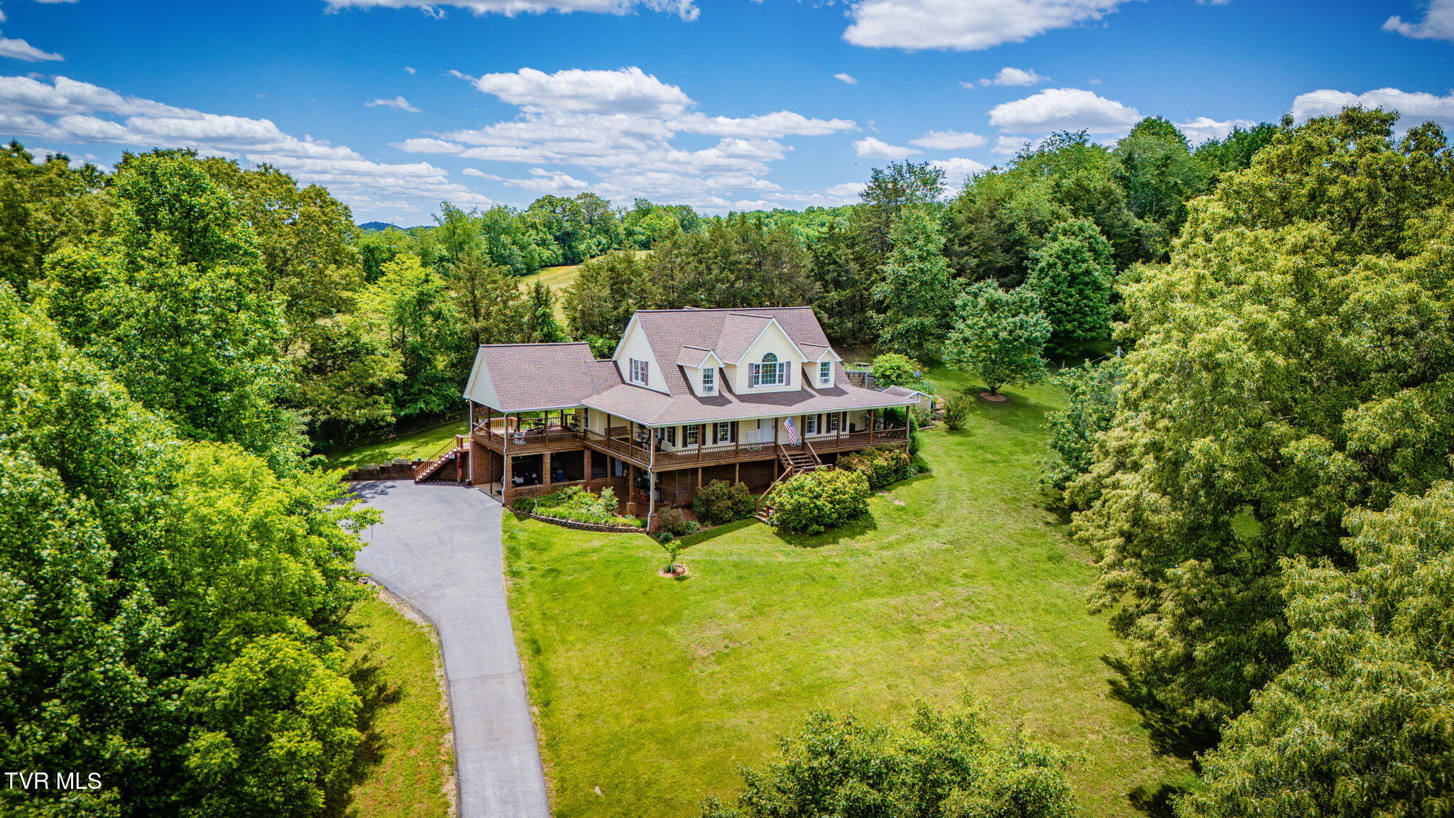 490 Cockatiel Road Limestone, TN 37681 - Photo 4 of 85 104