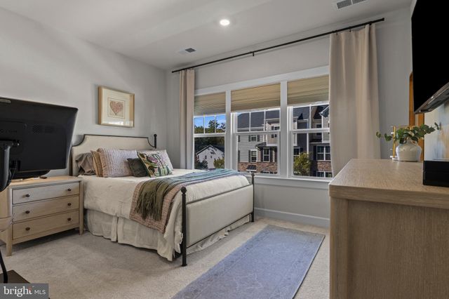 $799,900 | 329 Ponds Edge Drive, Media, PA 19063