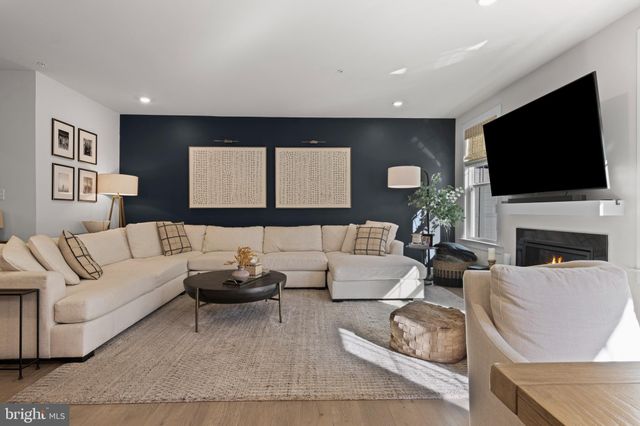 $799,900 | 329 Ponds Edge Drive, Media, PA 19063