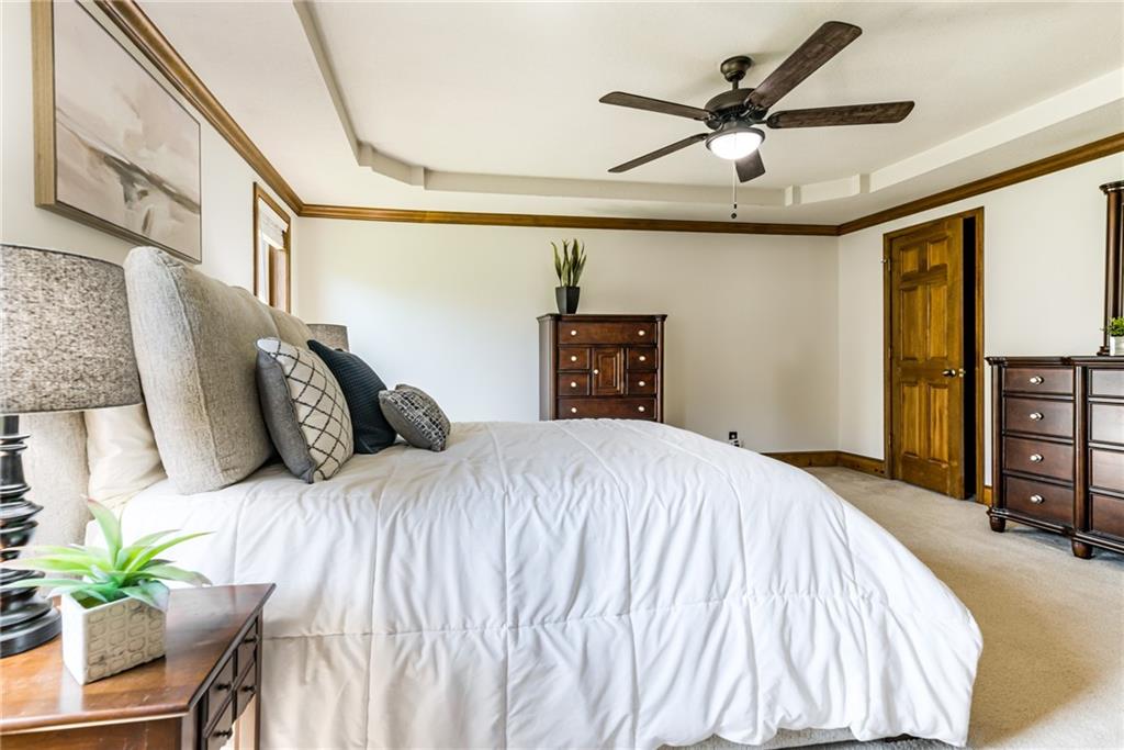 8336 Rosehill Road Lenexa, KS 66215 - Photo 24 of 55