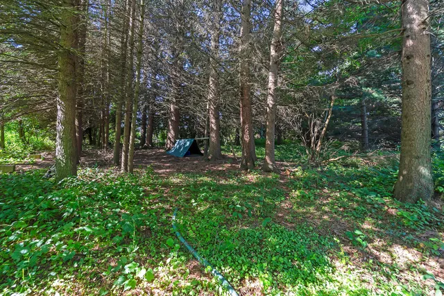 $1,100,000 | 332 4 Mile Road, Caledonia, WI 53402