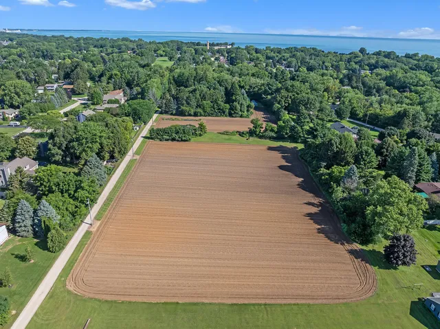 $1,100,000 | 332 4 Mile Road, Caledonia, WI 53402