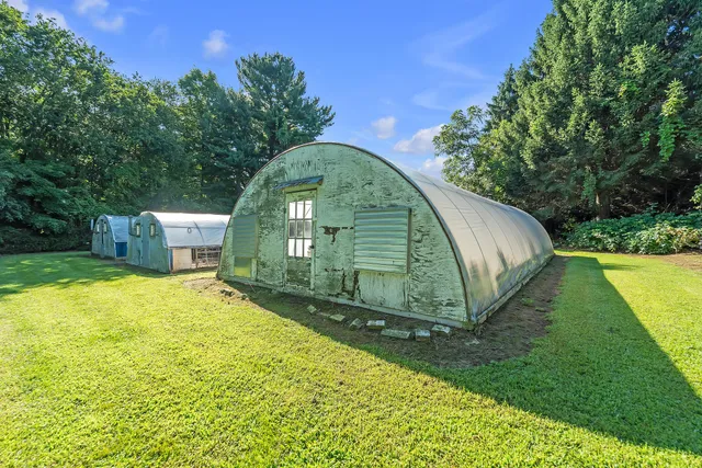 $1,100,000 | 332 4 Mile Road, Caledonia, WI 53402