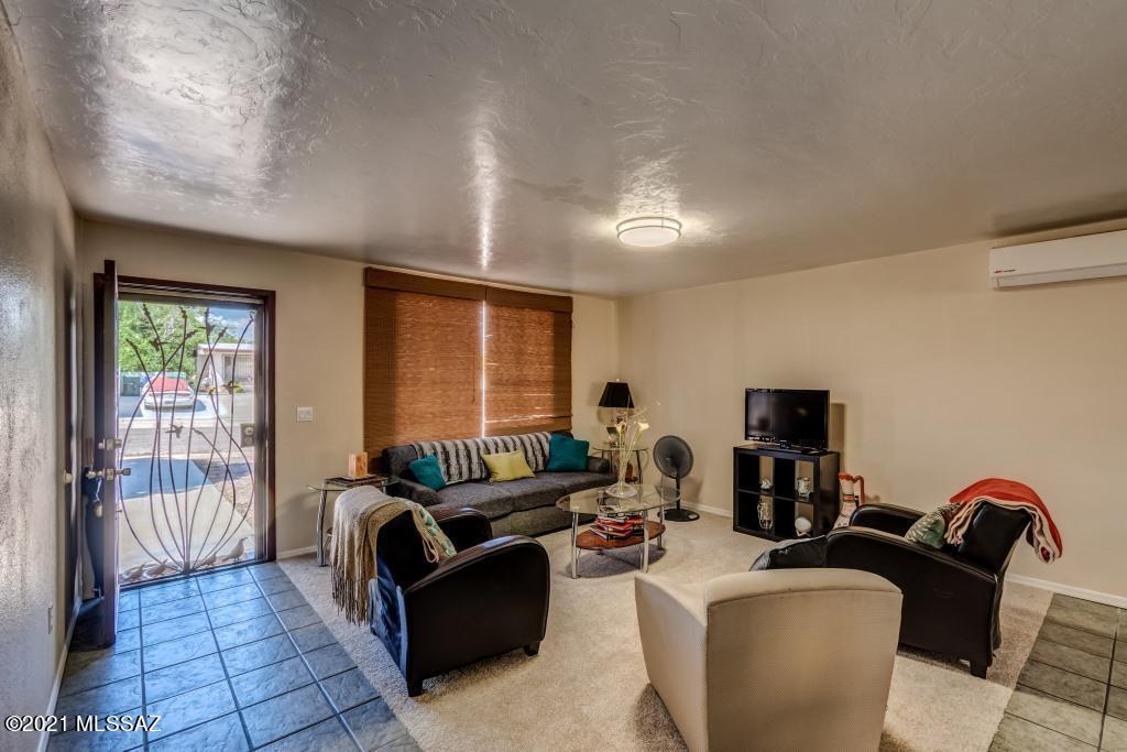 1901 West Romany Road Tucson, AZ 85713 - Photo 10 of 37 a living room with furniture a flat screen tv and a window