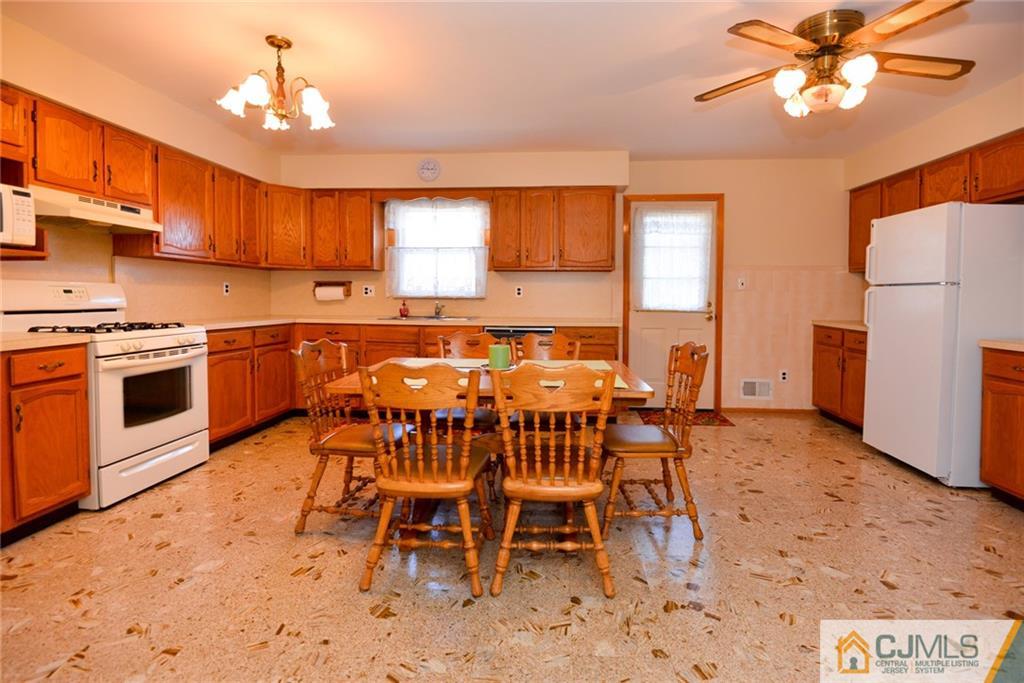 225 Old Forge Road Monroe Township, NJ 08831 - Photo 9 of 25 Gallery Image 9