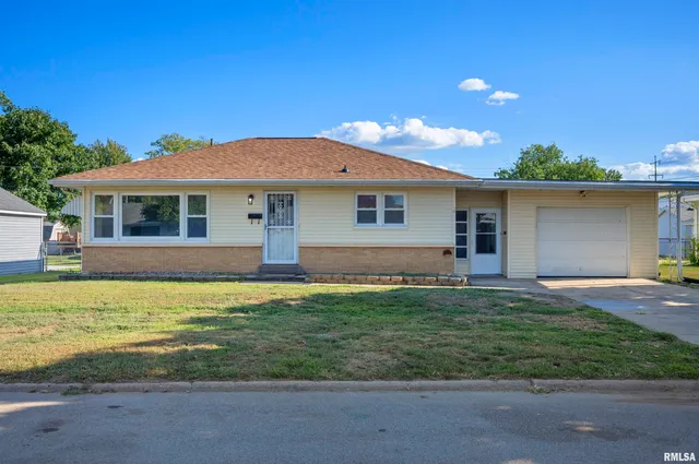 $113,999 | 6 Dirksen Court, Pekin, IL 61554