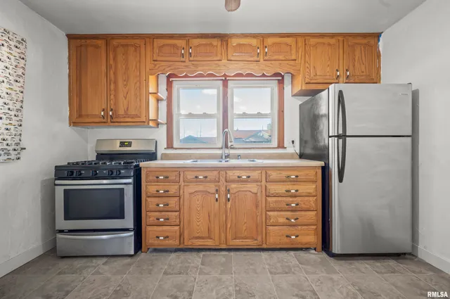 $113,999 | 6 Dirksen Court, Pekin, IL 61554