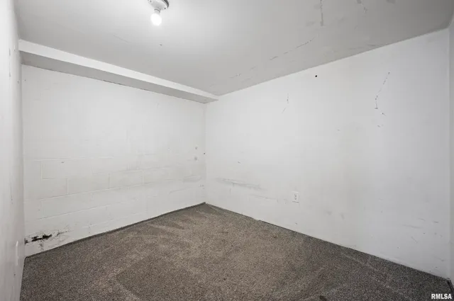 $113,999 | 6 Dirksen Court, Pekin, IL 61554