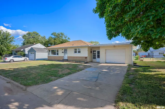 $113,999 | 6 Dirksen Court, Pekin, IL 61554