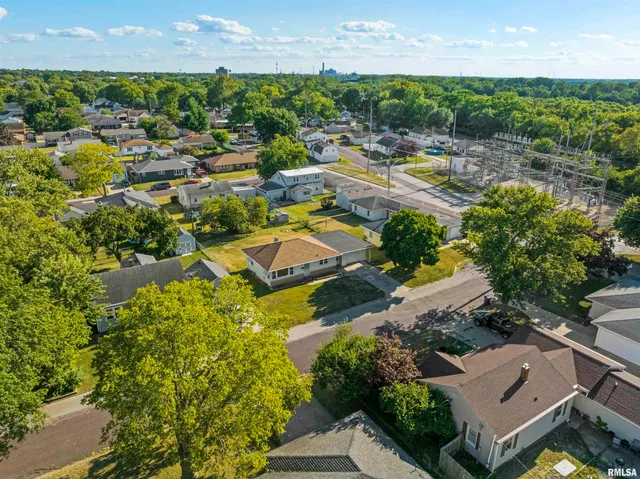 $113,999 | 6 Dirksen Court, Pekin, IL 61554