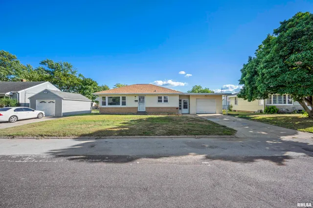 $113,999 | 6 Dirksen Court, Pekin, IL 61554