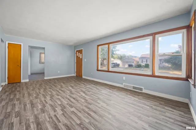 $113,999 | 6 Dirksen Court, Pekin, IL 61554