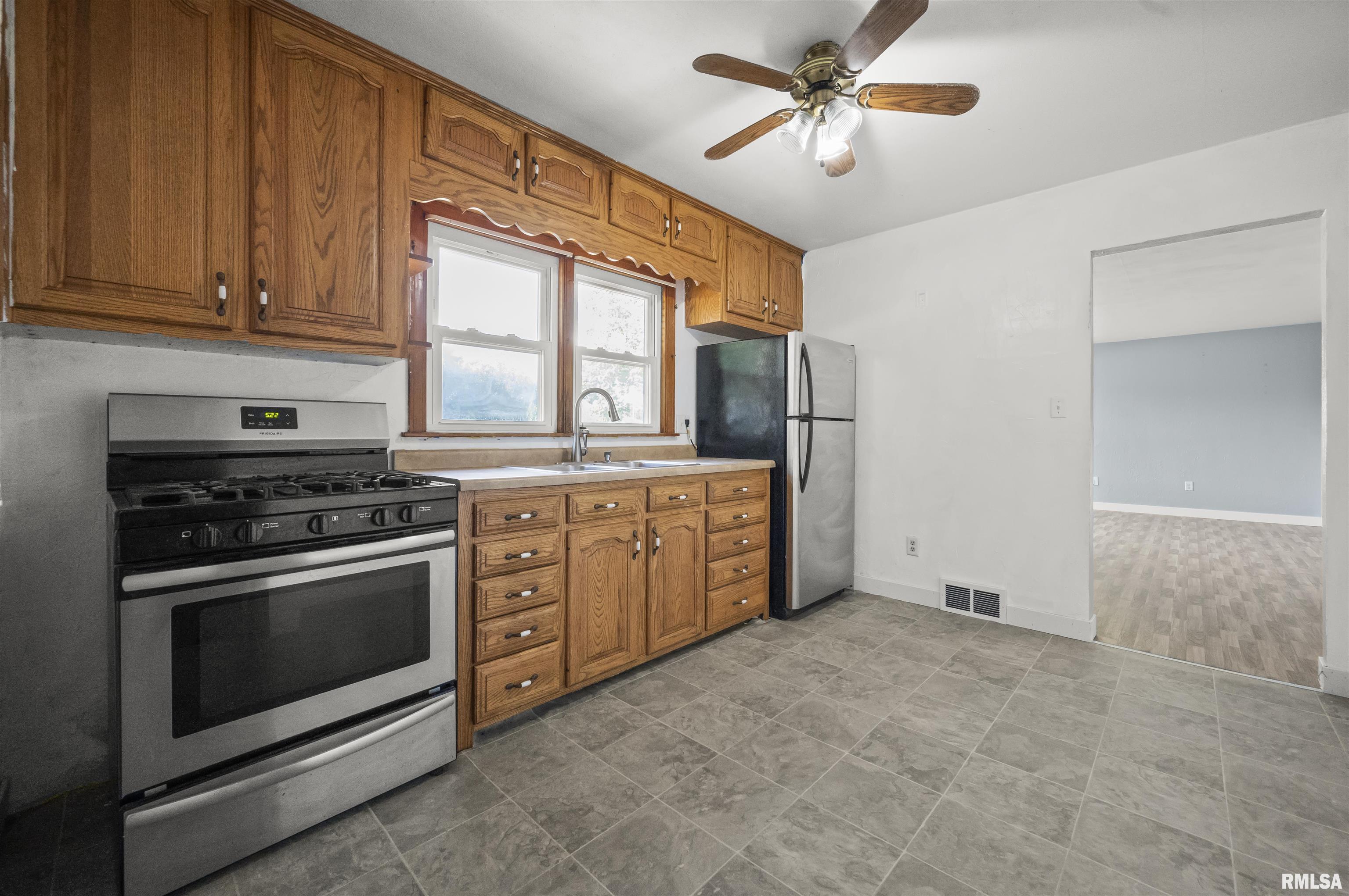 6 Dirksen Court Pekin, IL 61554 - Photo 10 of 36