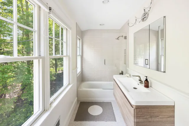 $30,000 | 4 Charter Lane, East Hampton, NY 11937