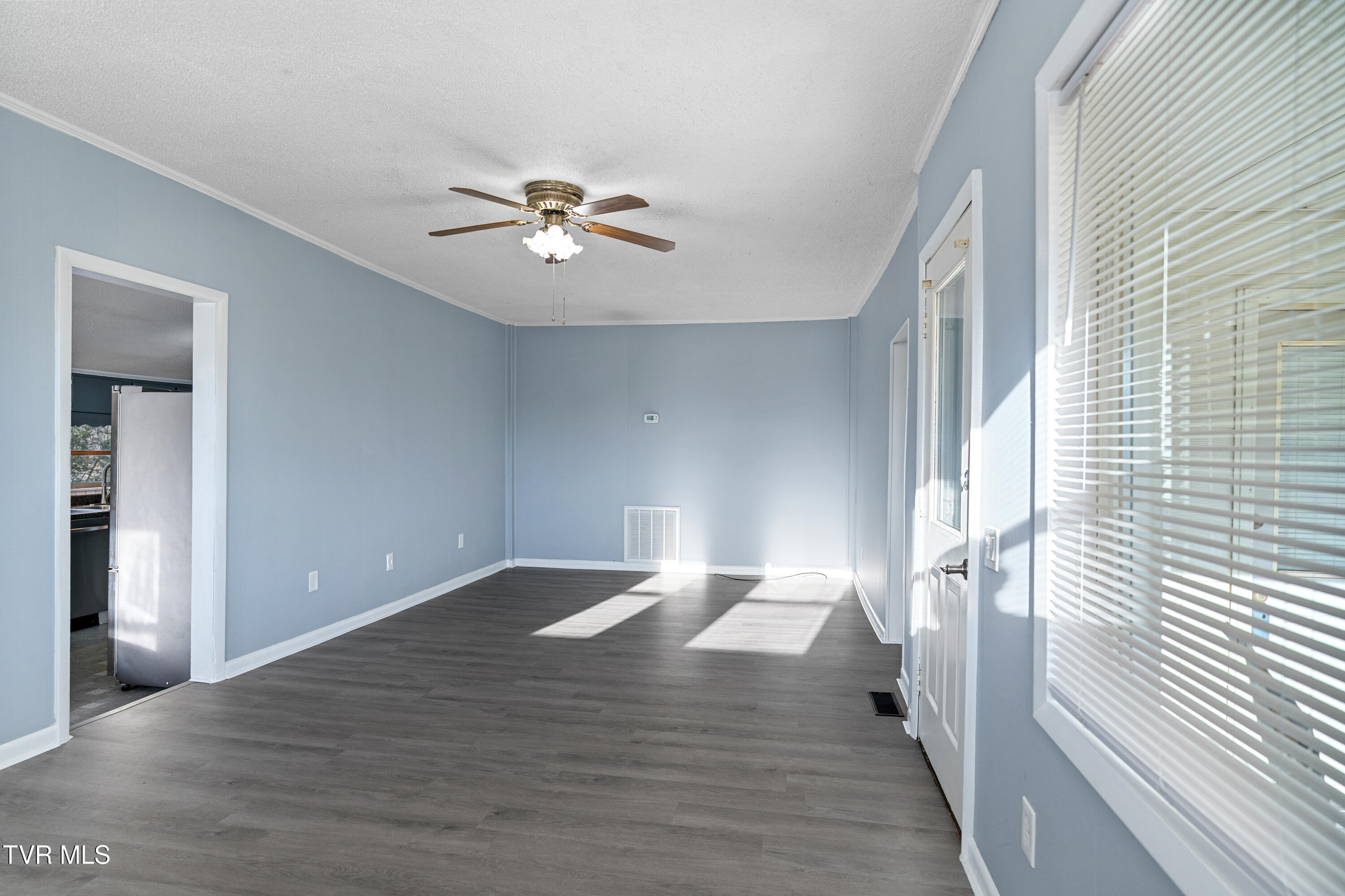 215 Meadow Lane Greeneville, TN 37745 - Photo 2 of 38 DSC09908