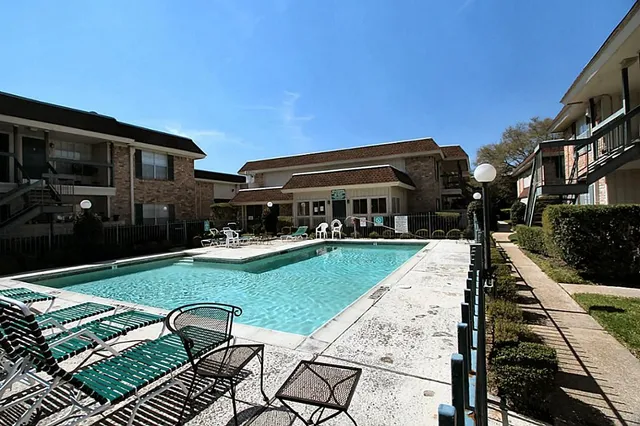 $1,000 | 2250 Bering Drive, Unit 22, Houston, TX 77057