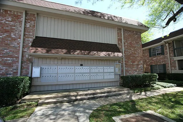 $1,000 | 2250 Bering Drive, Unit 22, Houston, TX 77057