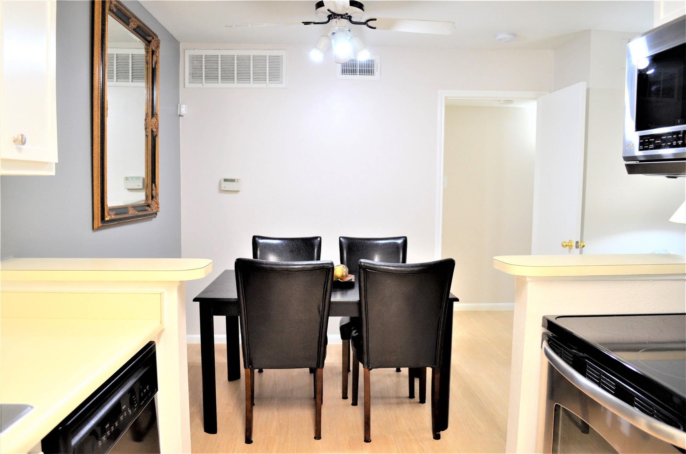 2250 Bering Drive, Unit 22 Houston, TX 77057 - Photo 4 of 14 Prior Listing Photo