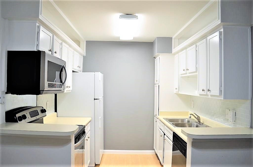 2250 Bering Drive, Unit 22 Houston, TX 77057 - Photo 5 of 14 Prior Listing Photo