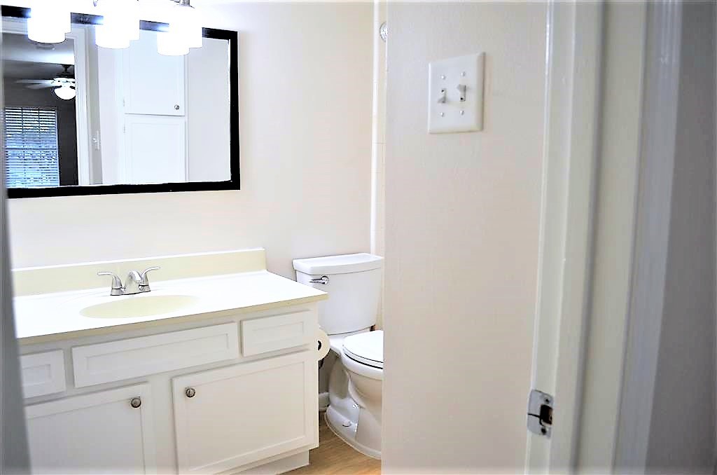 2250 Bering Drive, Unit 22 Houston, TX 77057 - Photo 8 of 14 Prior Listing Photo