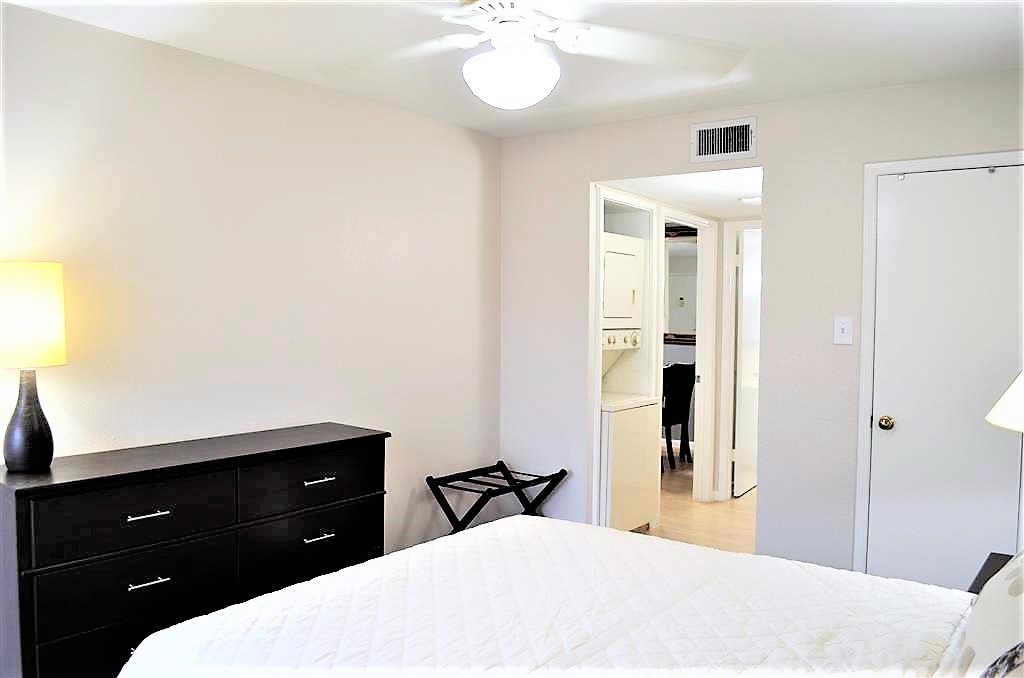 2250 Bering Drive, Unit 22 Houston, TX 77057 - Photo 9 of 14 Prior Listing Photo