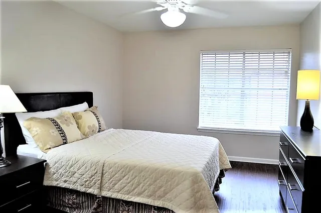 $1,000 | 2250 Bering Drive, Unit 22, Houston, TX 77057