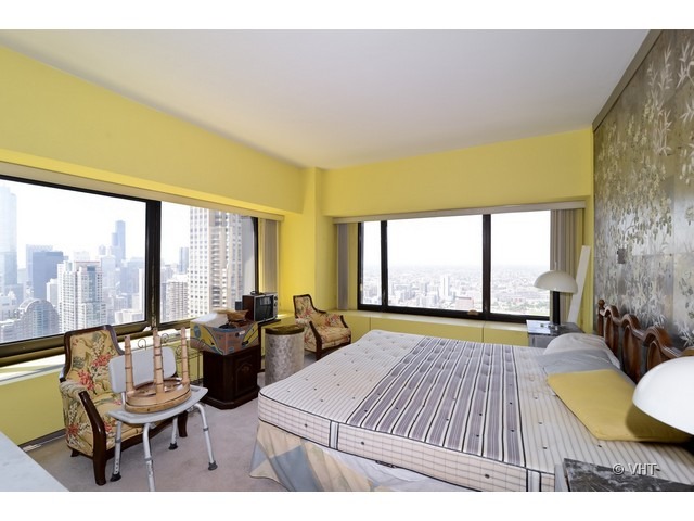 175 East Delaware Place, Unit 4924 Chicago, IL 60611 - Photo 3 of 6