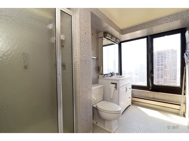 175 East Delaware Place, Unit 4924 Chicago, IL 60611 - Photo 4 of 6