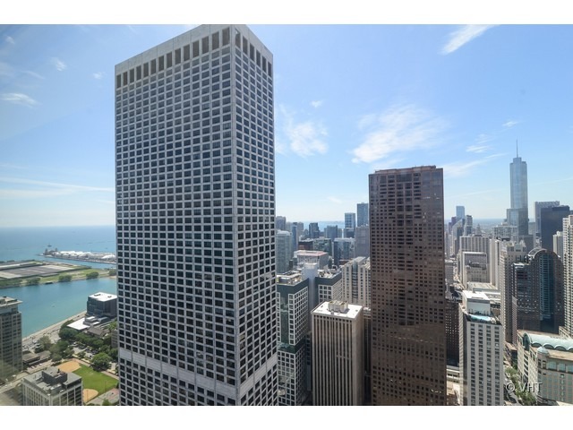 175 East Delaware Place, Unit 4924 Chicago, IL 60611 - Photo 6 of 6