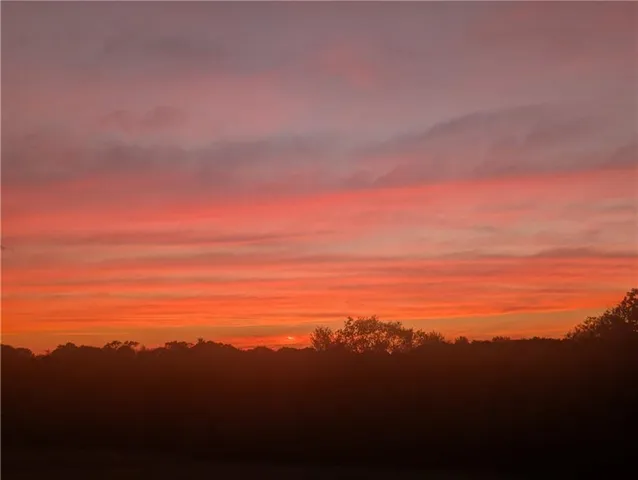 a view of entryway with a garden