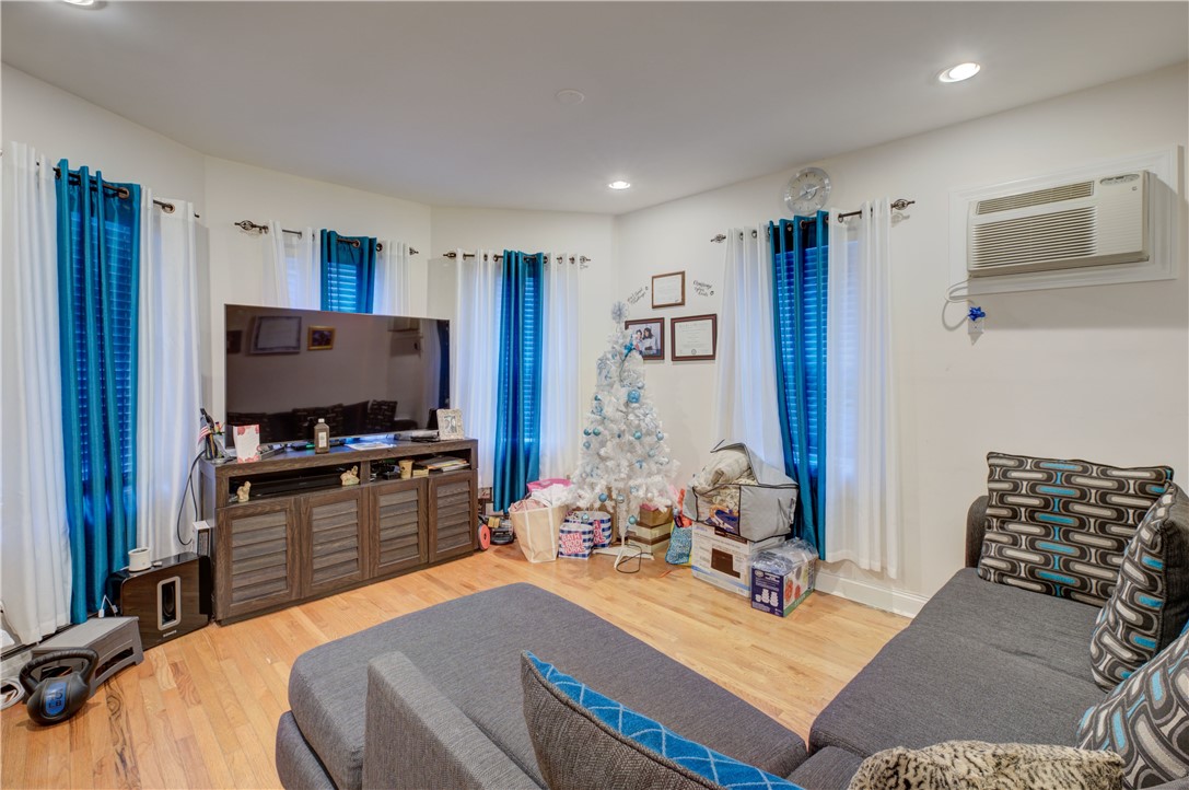 102 Ruggles Street Providence, RI 02908 - Photo 5 of 32 Gallery Image 5