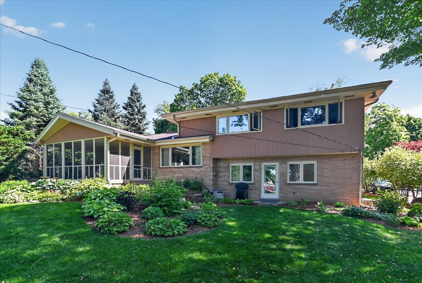 11 Fuller Drive Madison, WI 53704 - Photo 2 of 74