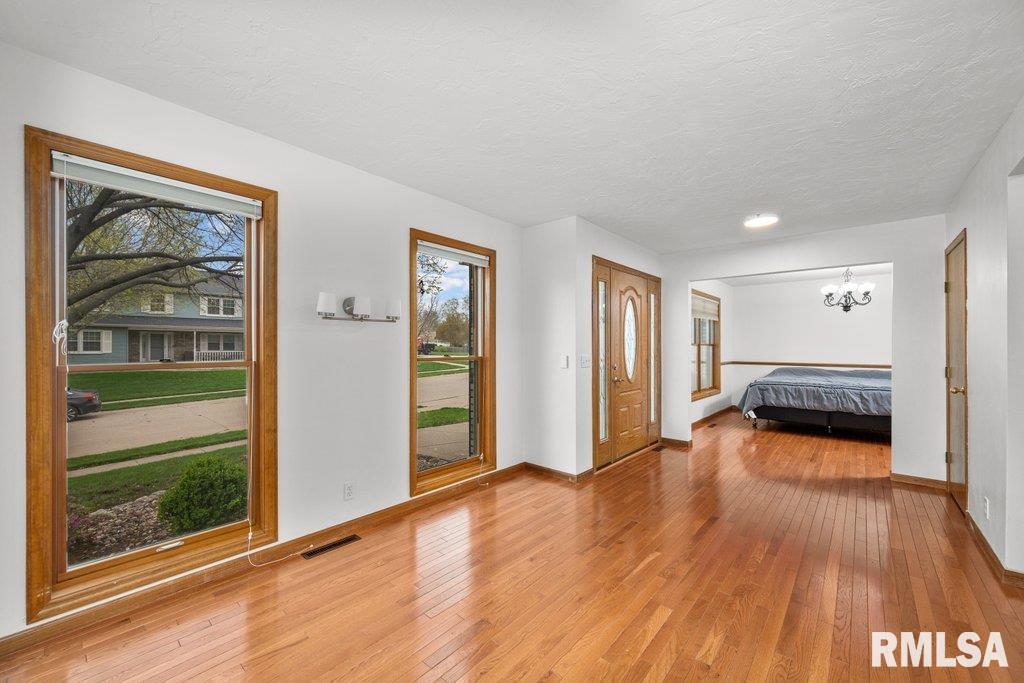 2349 Hunter Road Bettendorf, IA 52722 - Photo 14 of 34