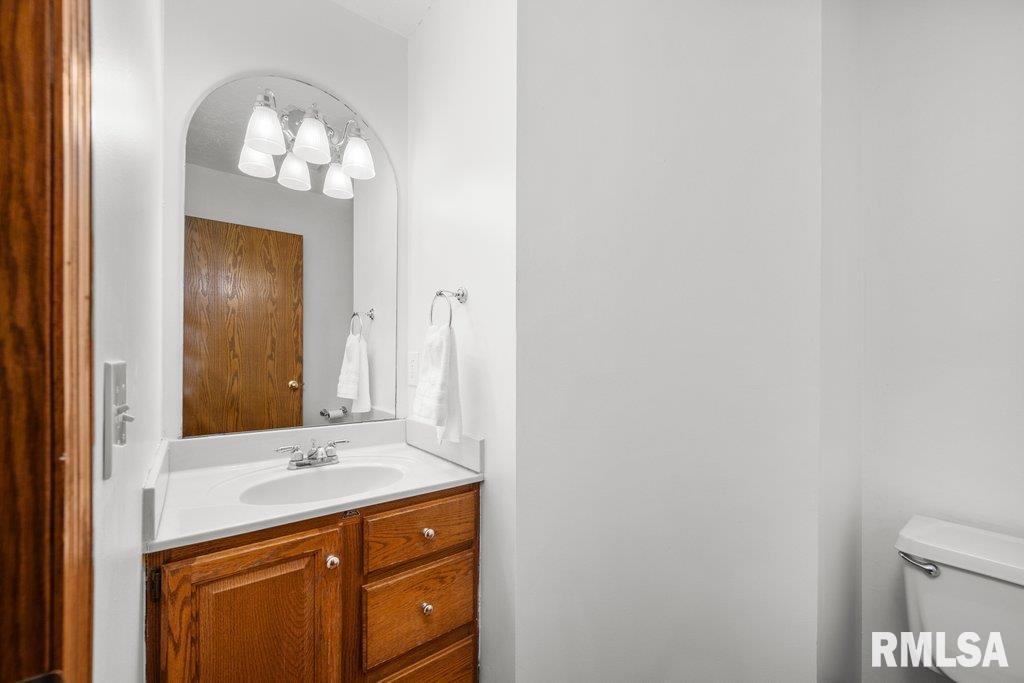 2349 Hunter Road Bettendorf, IA 52722 - Photo 15 of 34