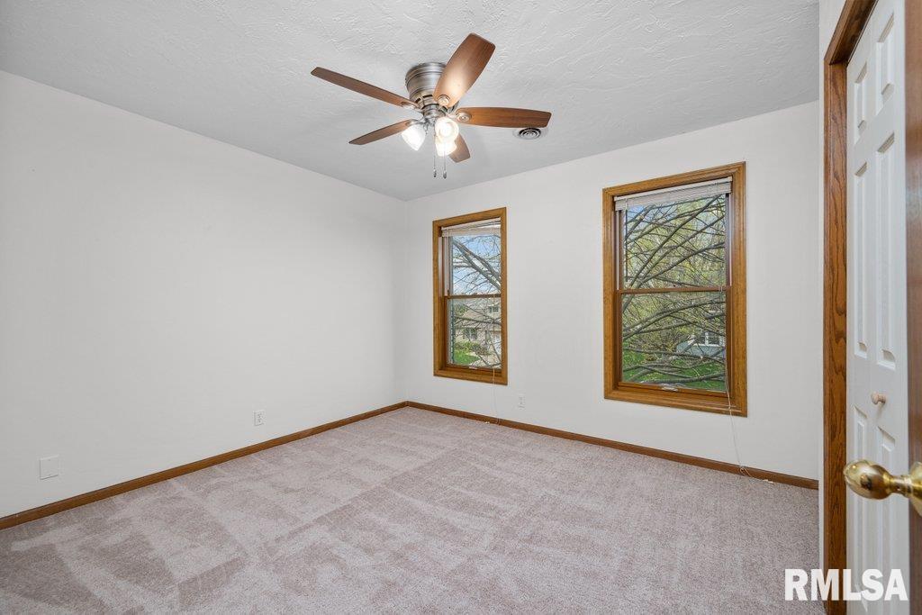 2349 Hunter Road Bettendorf, IA 52722 - Photo 20 of 34