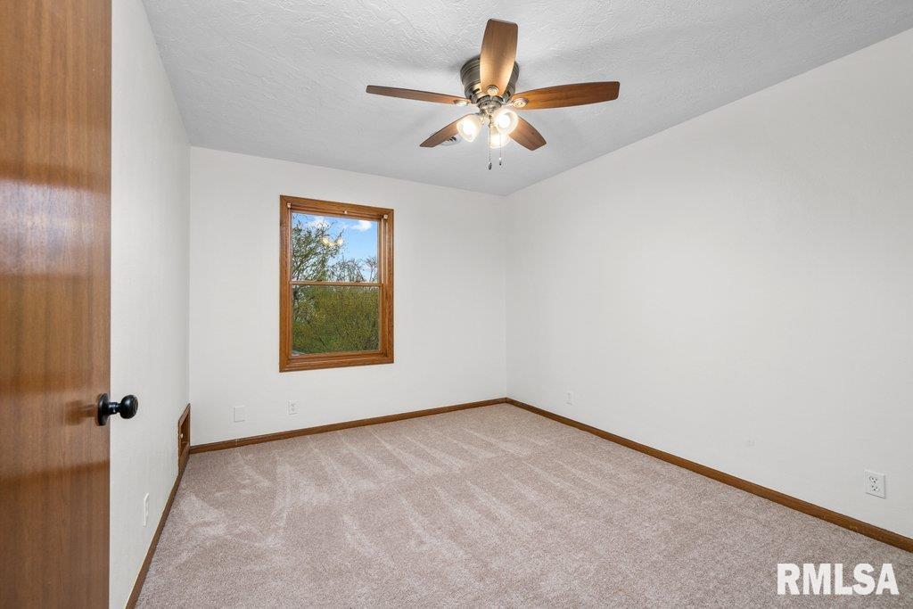 2349 Hunter Road Bettendorf, IA 52722 - Photo 24 of 34